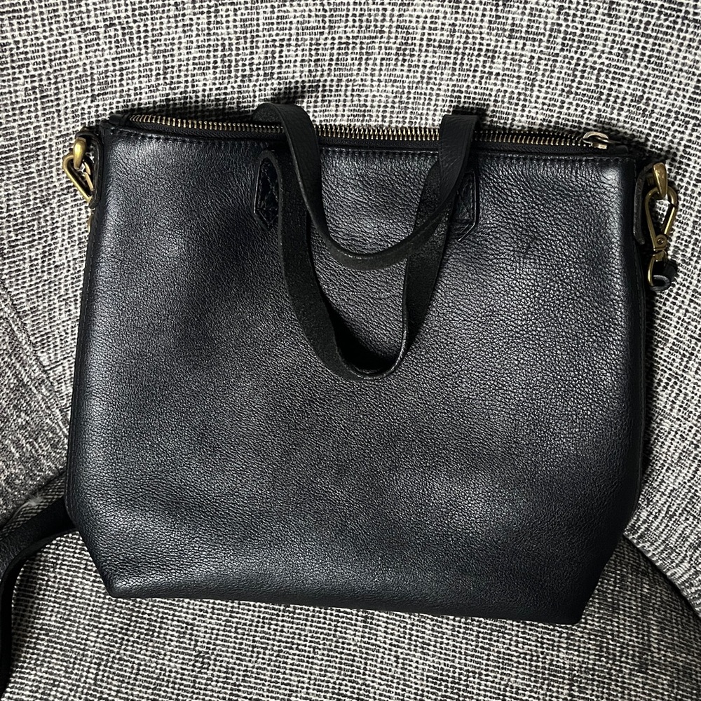 Madewell Crossbody Leather Zip-Up Medium Tote - Picture 8 of 16